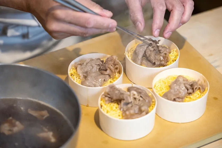 近江牛おこわ蒸し製造2