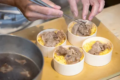 近江牛おこわ蒸し製造2