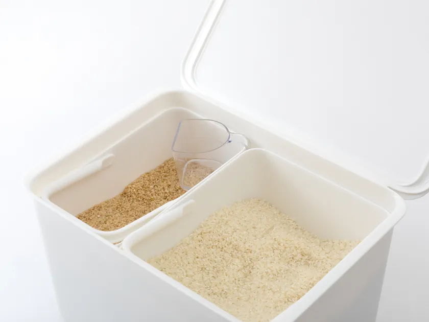 アウターケース(米びつ本体)は10kg、ストックケース(大)は5kg、ストックケース(小)は3kgのお米を保存可能