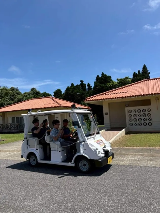 村内を走行するYADOCAR-iドライブ