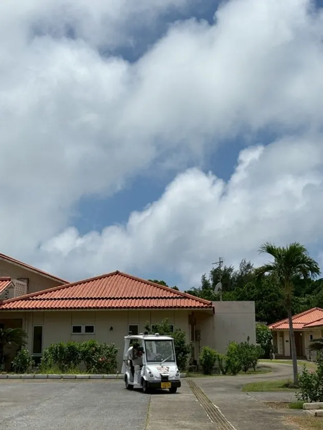 村内を走行するYADOCAR-iドライブ