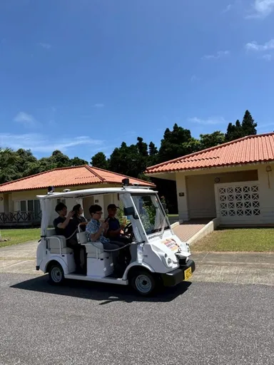 村内を走行するYADOCAR-iドライブ