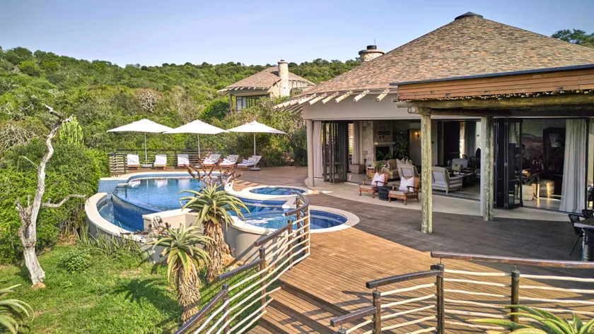 ジュメイラ・タンダ・サファリ ロイヤル・レジデンス テラスプール_ジャクジー_ リビングルーム_(c)Hywell Waters