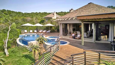 ジュメイラ・タンダ・サファリ ロイヤル・レジデンス テラスプール_ジャクジー_ リビングルーム_(c)Hywell Waters