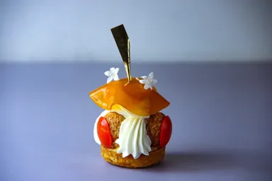 「パティスリーヴァンセット」の「サントノレ・ダルページュ」プティガトー 756円_2