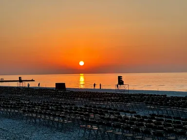 客席からの望む、日本の夕日百選に選ばれた美しいサンセット
