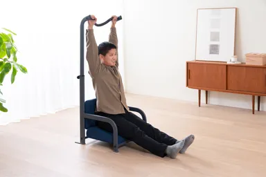 座ったままぶら下がれる