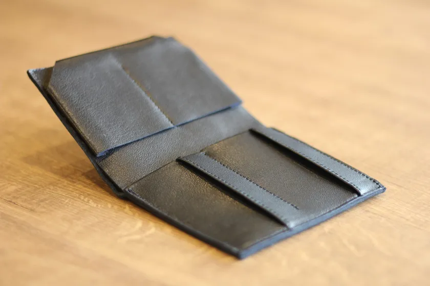 薄さ追求の構造