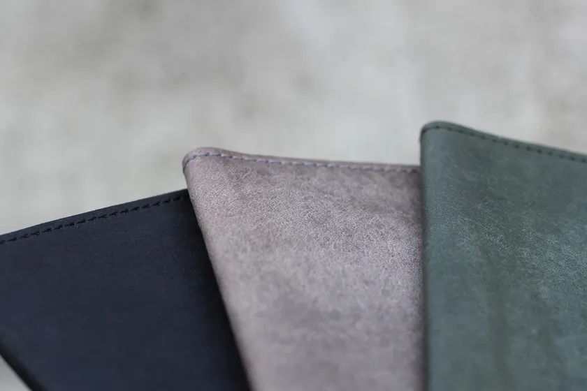 和紙の様なイタリアンレザー