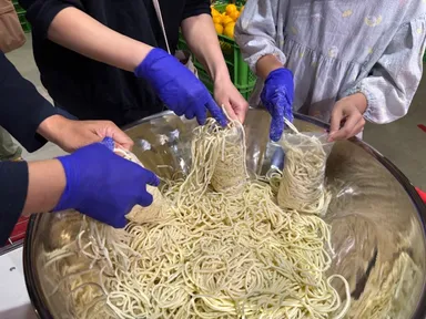 詰め放題の様子