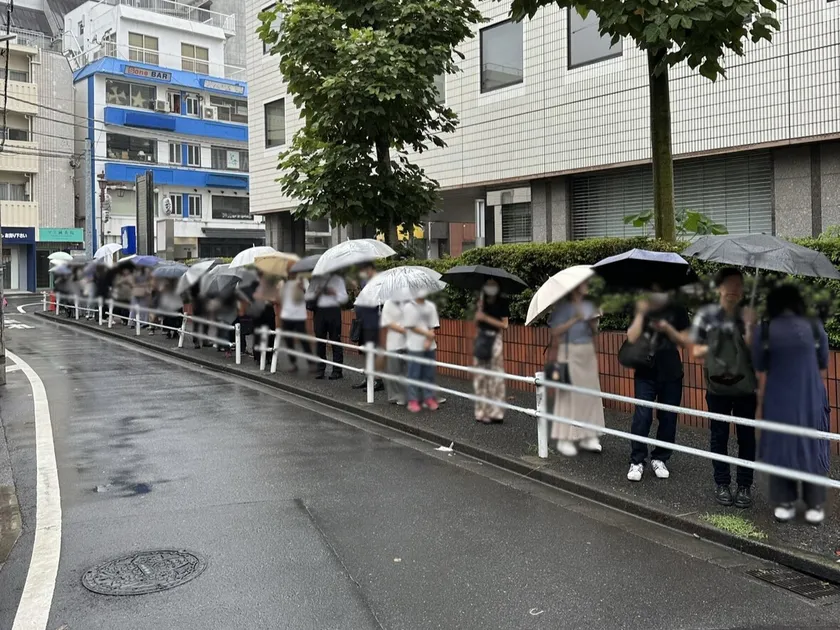 「茶房 オクノシブヤ」行列の様子