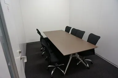 貸し会議室(8人掛け／3室)