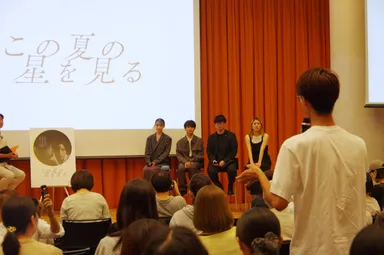 参加した学生から作品に関する質問が寄せられた