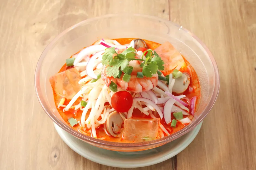 トムヤムイエン ハーブたっぷりトムヤム冷麺