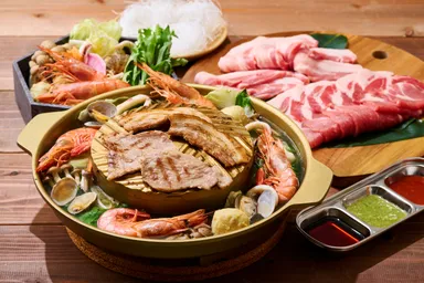 ムーガタ鍋 × サムギョプサル × 50種のドリンクで夏を満喫