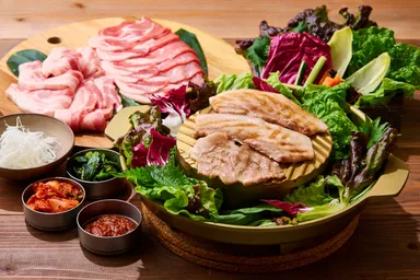 ムーガタ鍋 × サムギョプサル × 50種のドリンクで夏を満喫