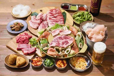 ムーガタ鍋 × サムギョプサル × 50種のドリンクで夏を満喫