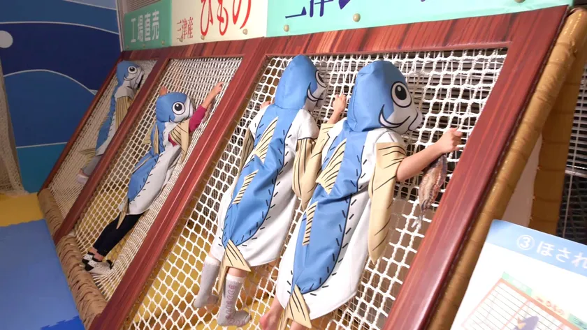 親子連れに人気!SNSでも盛り上がった「干されるアジ」