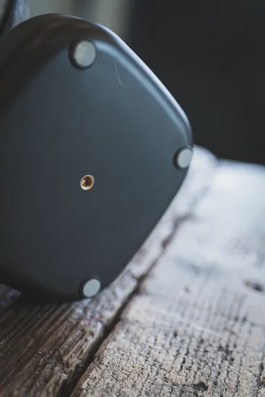 底面に1/4ネジ穴を搭載