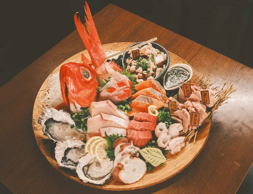 「魚もつ」の不動の看板メニュー「極み盛り」3人前2,697円