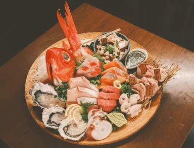 「魚もつ」の不動の看板メニュー「極み盛り」3人前2,697円