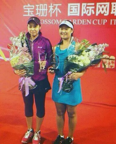 ザリナ・ディアス（左）