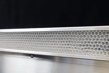 吹出口にはハニカム整流板を採用