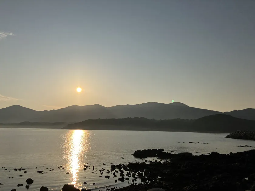 「ものづくり工房」から徒歩数分で広がる海