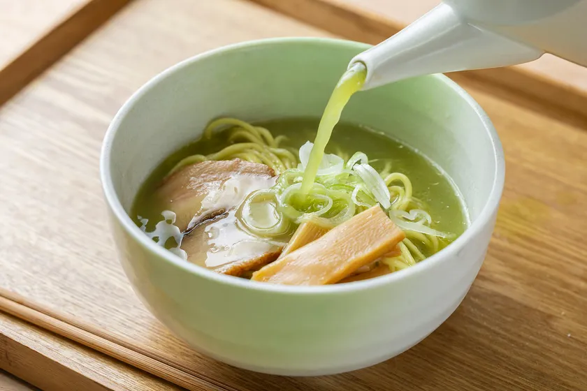 茶白湯ラーメン　1,210円