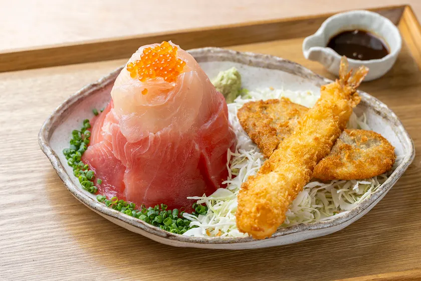 富士山と飛行機丼 2,200円