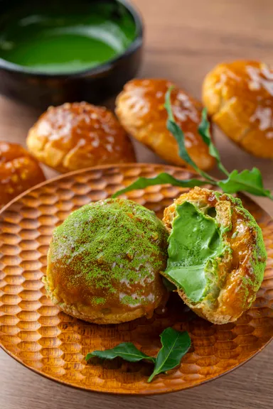 お濃茶カラメルシュークリーム　450円