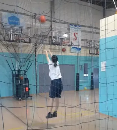 自主練習する中学生