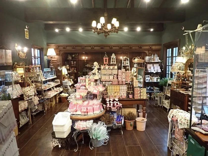 メアリーローズ土産店(雑貨・菓子・ガーデングッズ)