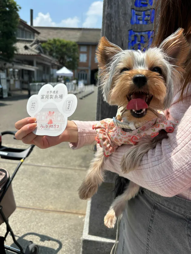 富岡製糸場前で記念写真