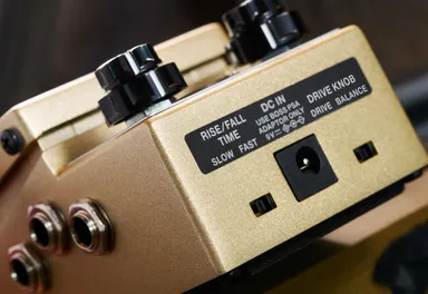 『RT-2』 リア・パネルに設けられた各種スイッチ