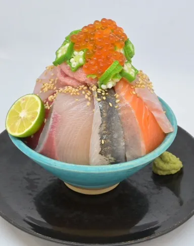 大渦七色てっぺん丼