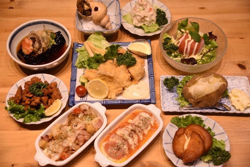 焼き鳥の他にも豊富な一品メニューも用意