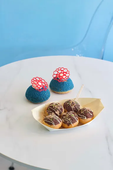 新商品「スペシャルシュークリーム2025」「たこ焼きシューアイス」