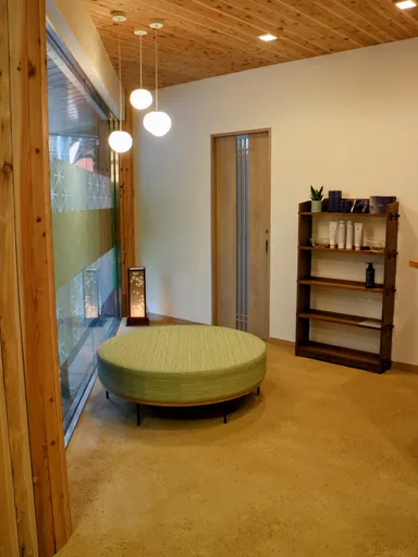 和の雰囲気の待合室