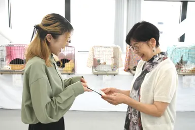 HP-C28BT_「猫の未来とびら」代表　斎藤様と開発担当