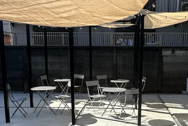 都心では希少なゆったりとしたテラス席