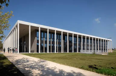 ビオメディコ大学キャンパス(KUBO)の写真