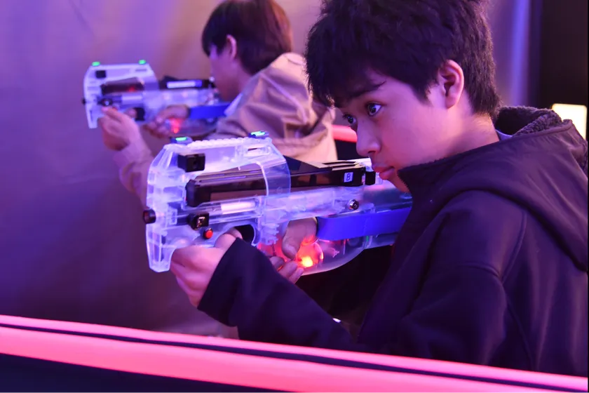 機能が詰まったリアルな光線銃!