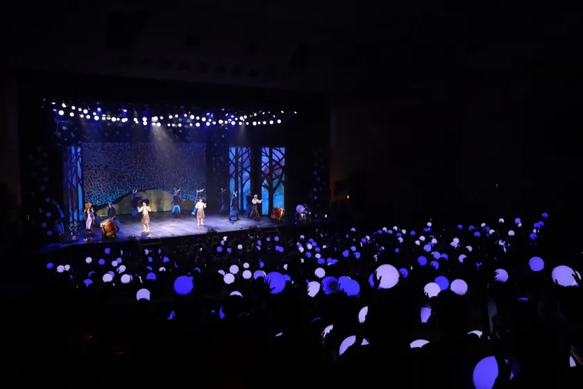 光るボールによる演出