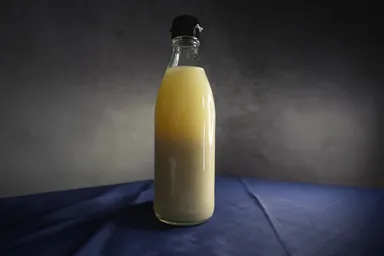 乳白色の純米にごり酢