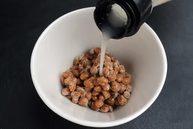 納豆やヨーグルトと一緒に