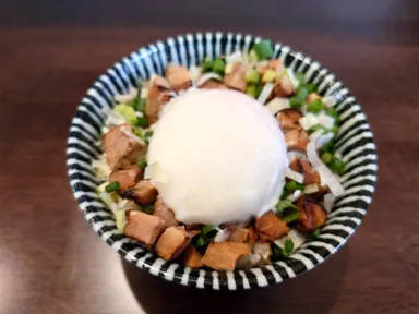 チャーシュー飯と半熟玉子