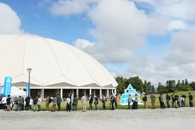 お目当てのメーカーを目指して毎回大行列！