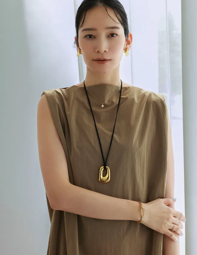 上品なアクセントを添える、アレルギー対応ペンダント