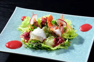 冬の海岸にふわり舞う「波の華」をイメージしたお造り